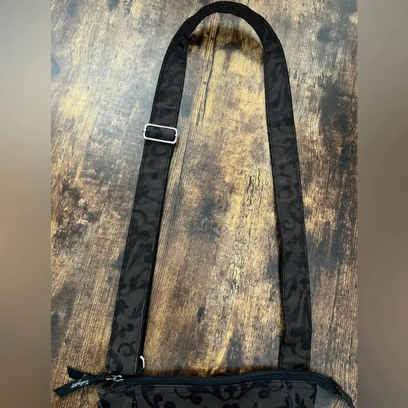 Thirty One | ladies crossbody handbag. - Picture 6 of 16